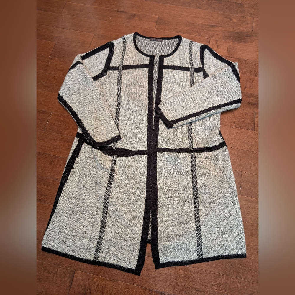 Suzy Shier Cardigan, size XL, black and white